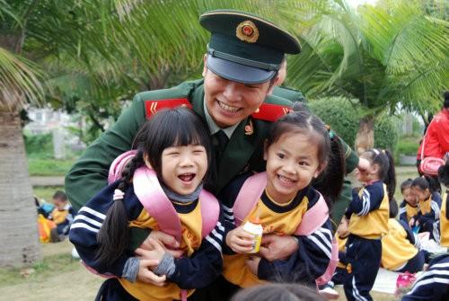 <b>軍民融合發展戰略邁入實戰 2017軍民融合概念股迎來發展機遇</b>