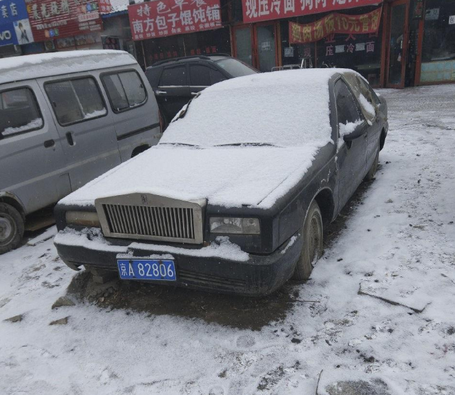 “最牛”僵尸車：北京牌照勞斯萊斯被棄街頭