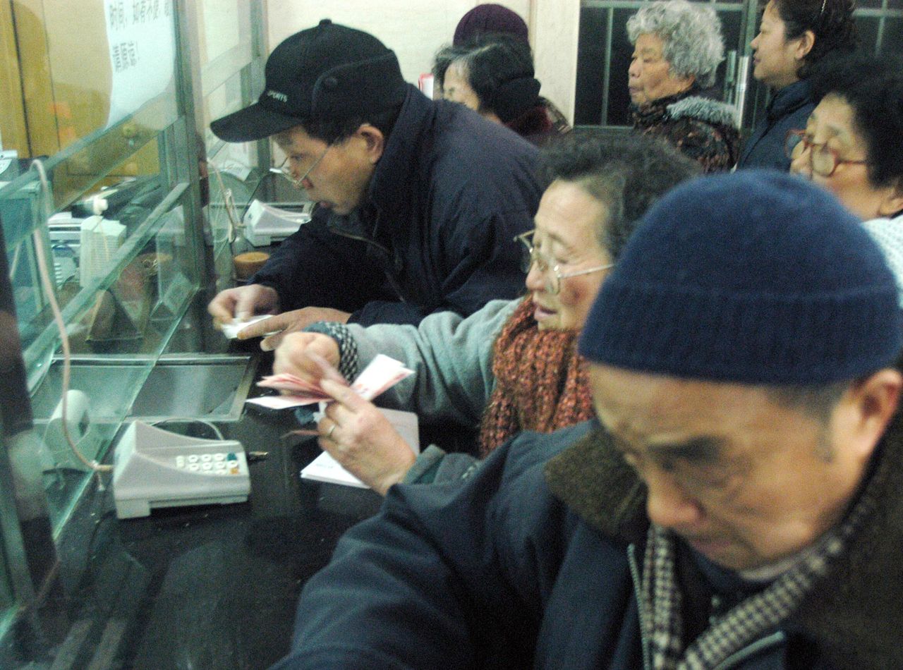 人社部回應民生熱點：養老金夠發嗎