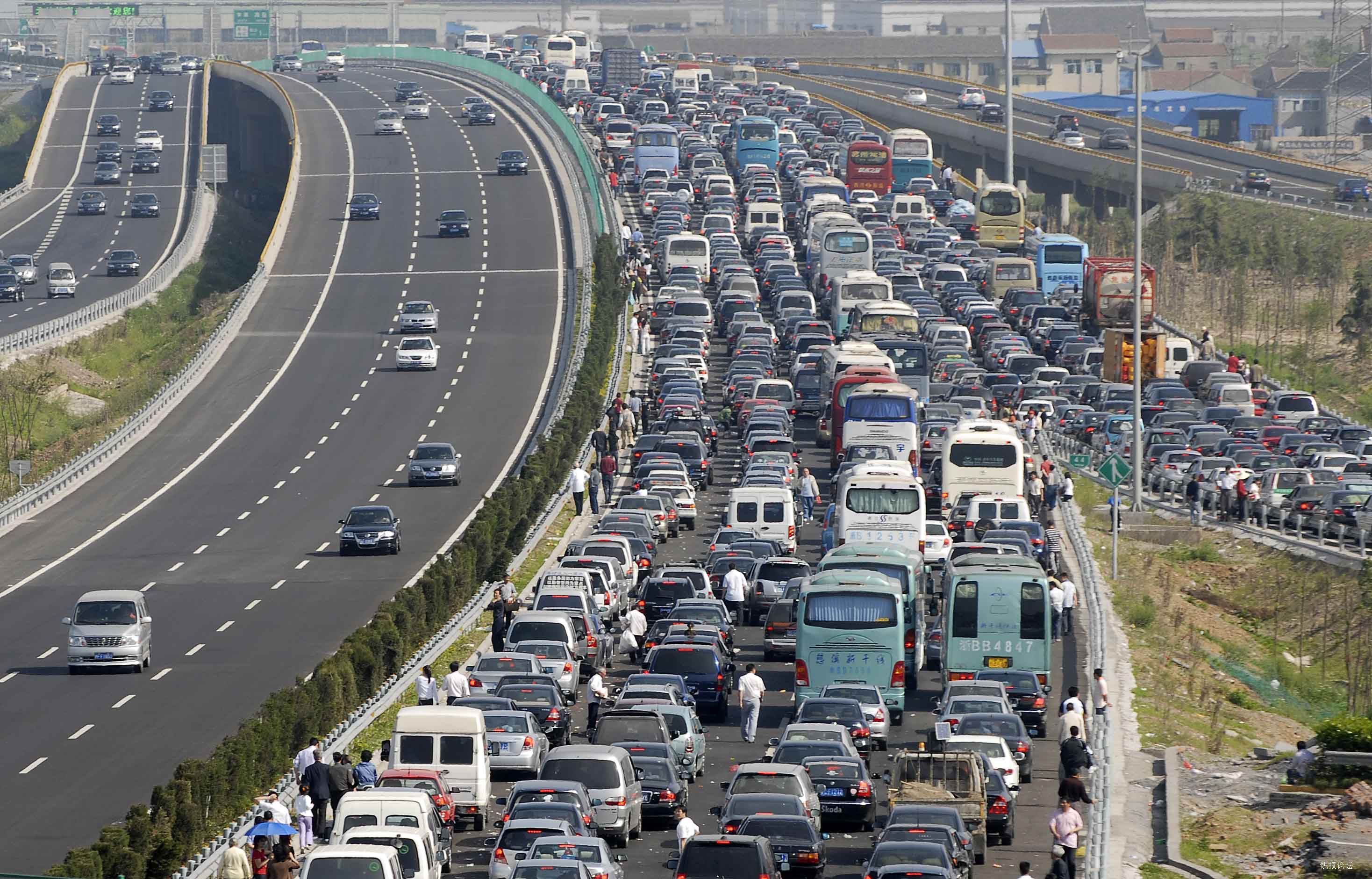 車內(nèi)后視鏡還能這樣用？老司機(jī)表示：急剎車時(shí)