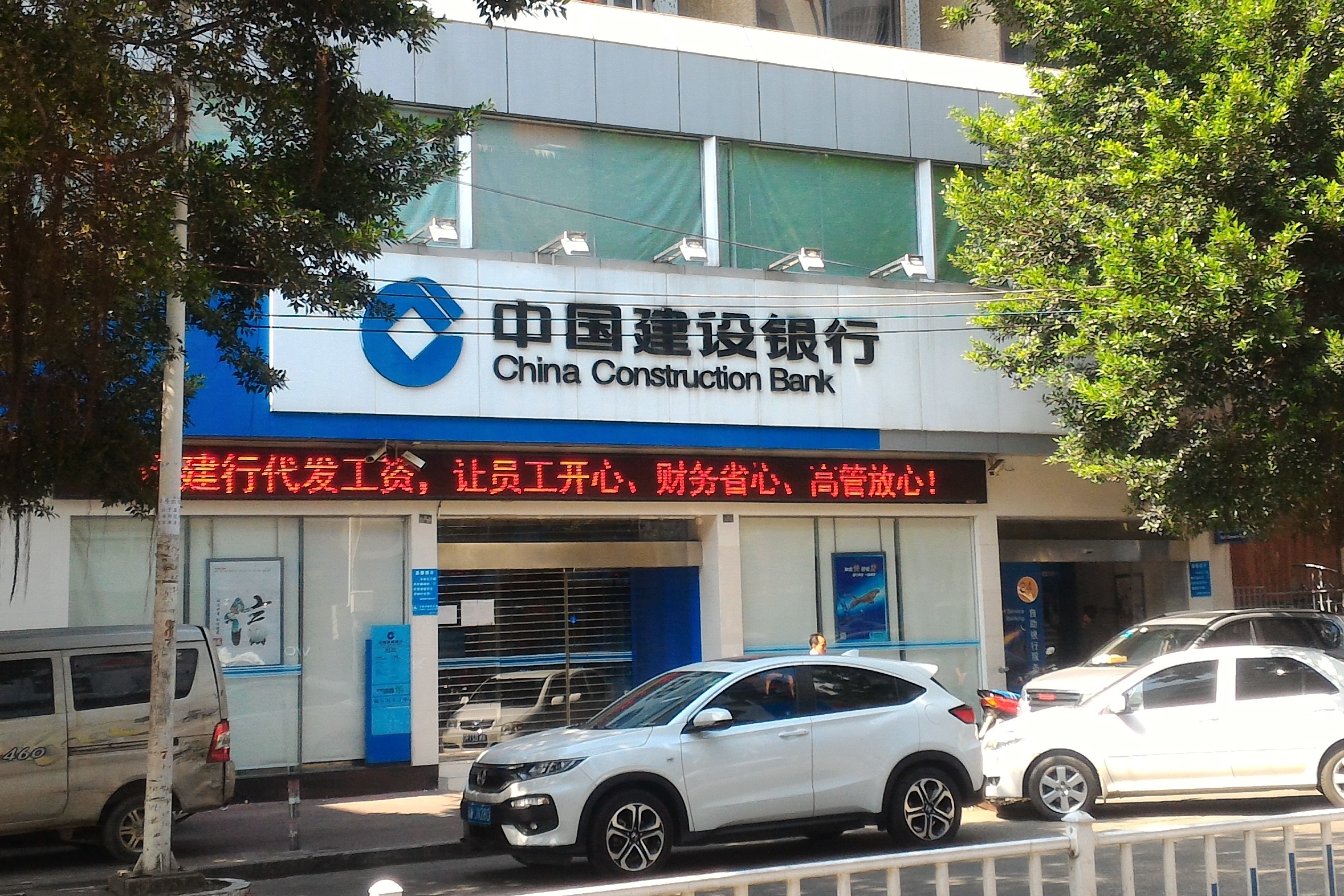 <b>恒指中午跌168點 中資金融股受壓</b>