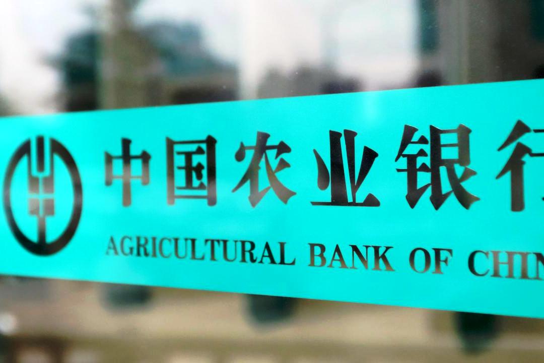 <b>港股收評：恒指收升221點(diǎn) 內(nèi)銀借降準(zhǔn)跑出</b>