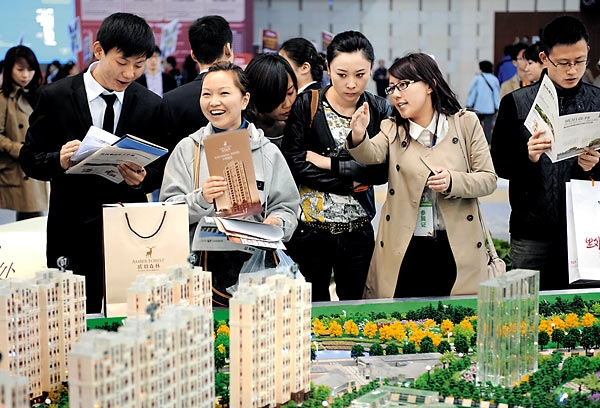 港股曾升逾300點 內房股反彈