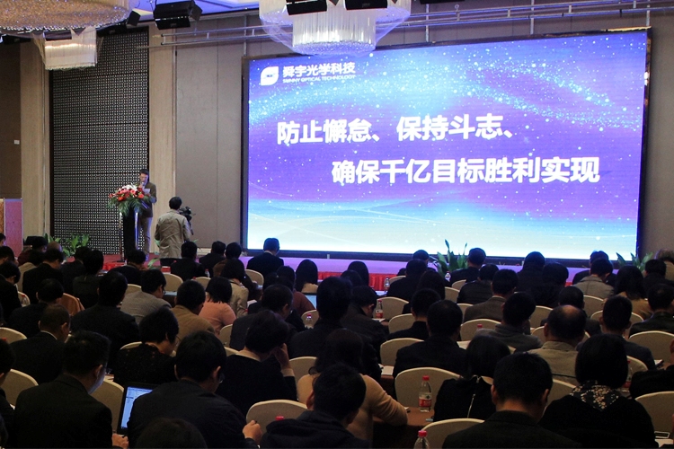 恒指半日挫213點 科技股挨沽