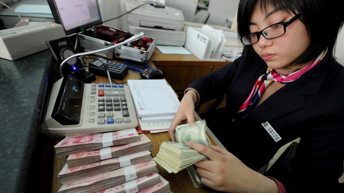 人行召集銀行防范市場羊群效應離岸人民幣應聲升破6.81大關