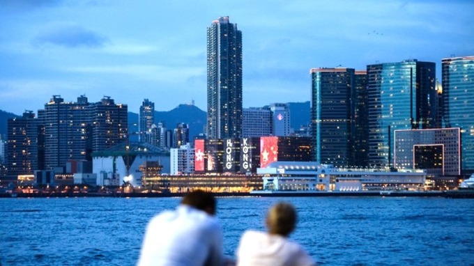 港房市未來1年跌15% 上半年漲幅全吐回喊賣地產股