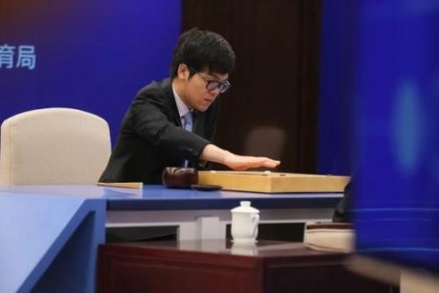 王思聰懟柯潔引發網友不滿 