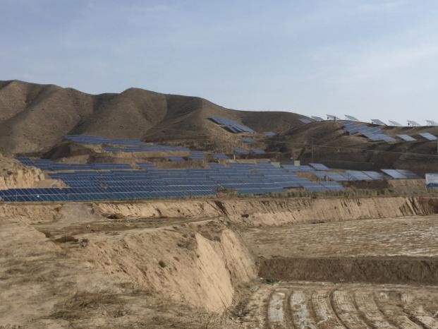 3月21日，由中國信托業協會、四川省慈善總會、四川信托有限公司派員組成的考察組前往甘肅省臨洮縣實地考察光伏電站項目建設及扶貧資金使用情況。中國銀監會派出掛職干部、臨洮縣常務副縣長張亮，臨洮縣太石鎮以及光伏電站項目施工單位等相關部門負責人一起陪同考察。