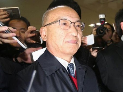 2016年12月27日,文亨杓(中)被傳喚至特別檢查組接受問詢。(新華/路透)
