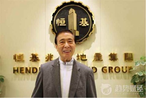香港老牌房企恒基地產以232.8億港元，樓面價53.9萬港元/平方米的價格拿下中環美利道商業地塊
