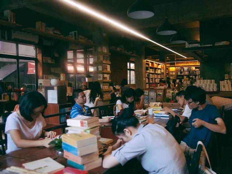 網紅書店變身“圖書館” 共享圖書來了？要靠咖啡掙錢