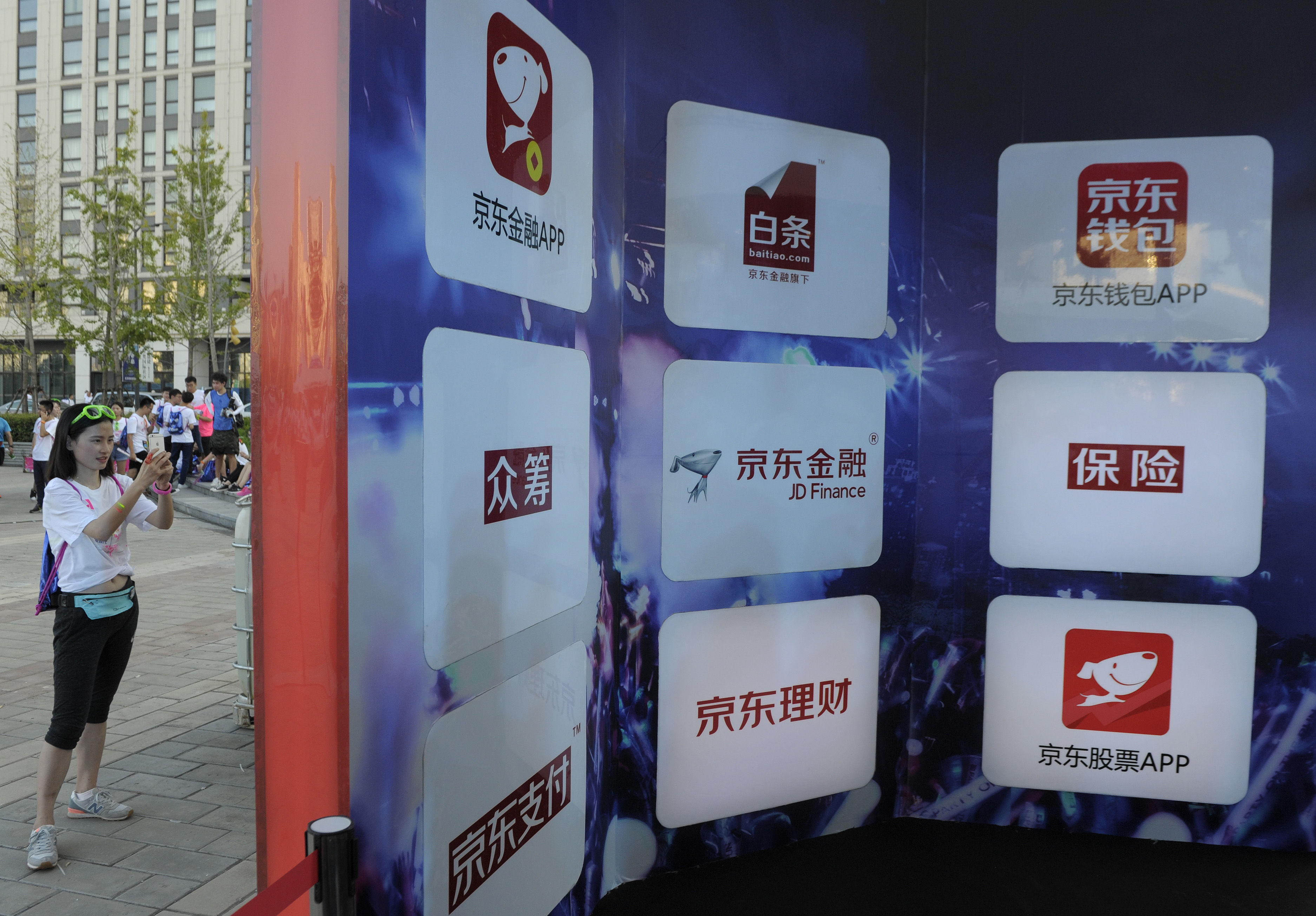 房地產調控嚴峻之下　劉強東進軍房地產“搶蛋糕”有這么簡單嗎？