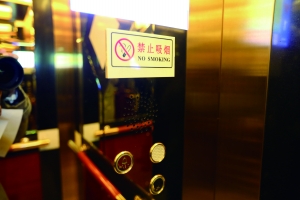 勸阻老人吸煙起爭執(zhí)，老人心臟病發(fā)猝死家屬索