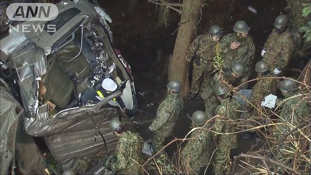 <b>日本自衛隊卡車翻車，娛樂圈也出“車禍”</b>