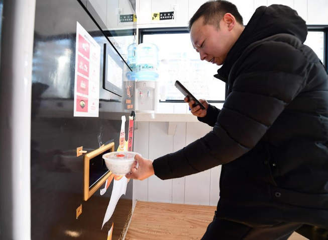 無人值守業態普及 西安街頭現無人面館