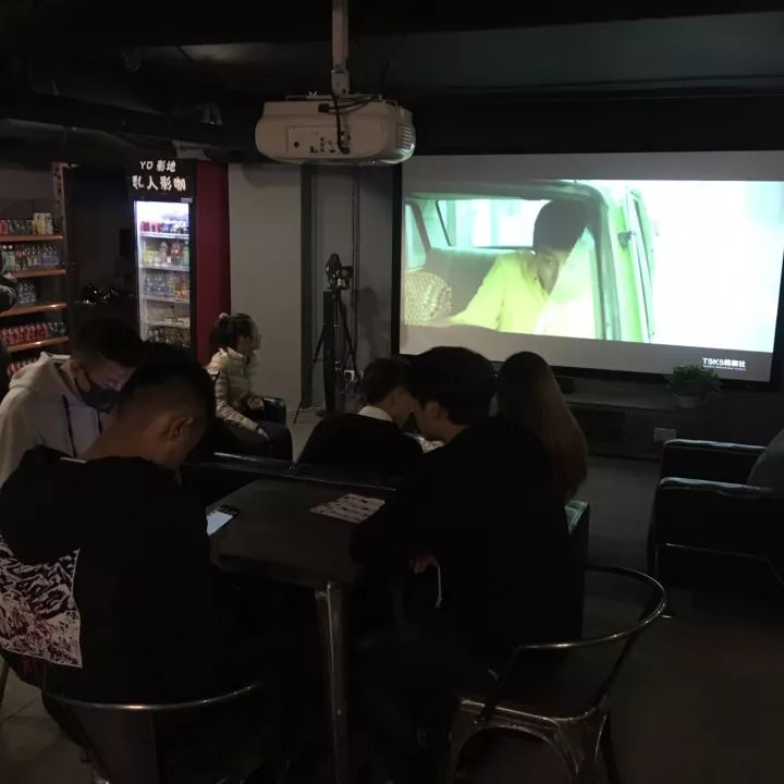 創業資訊：因愛看電影，90后創辦私人影院 利潤