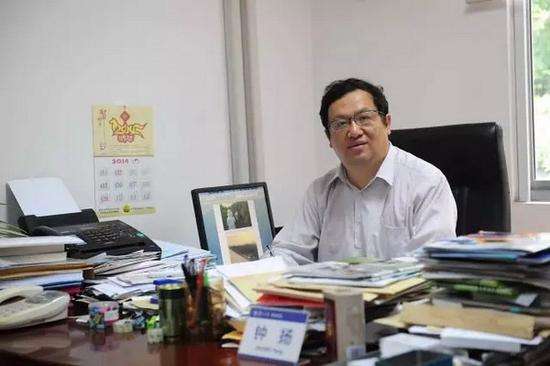 高校教授因車禍去世 遺孀捐出百萬賠償金獎勵優
