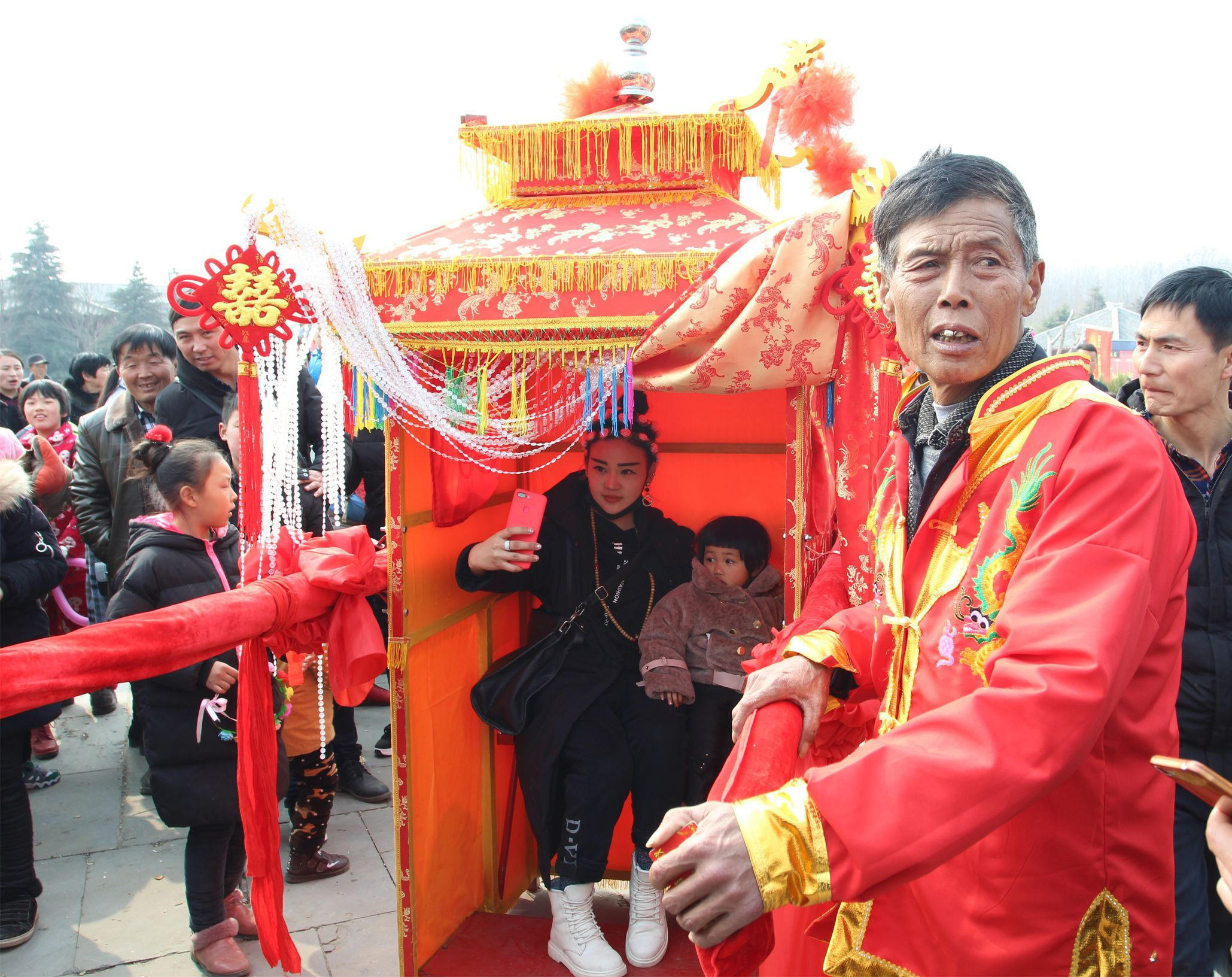 農(nóng)村創(chuàng)業(yè)：大叔花4千元買臺花轎，春節(jié)假期七天掙兩萬多