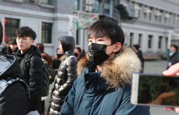 易烊千璽現身參加中戲藝考 已經成名的他為何還