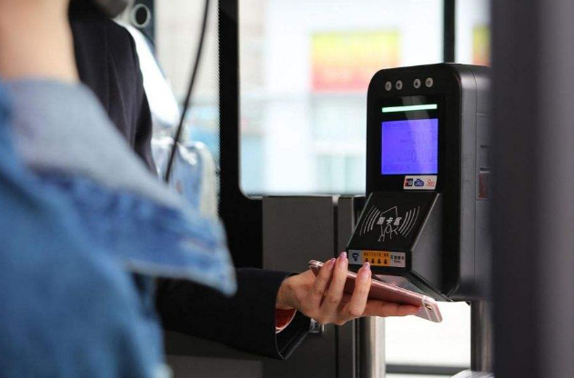 微信乘車：無現金社會的爭奪與生態圈的焦慮