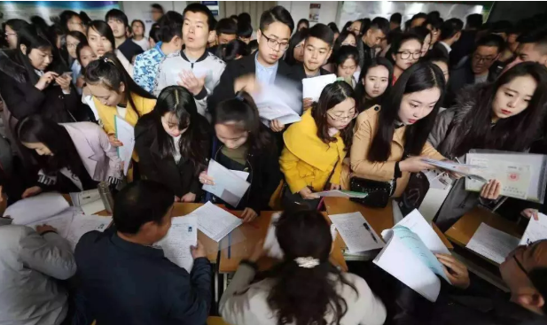 城市的“搶人”大戰背后的真相：人口紅利的衰