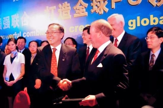 聯(lián)想集團(tuán)宣布收購IBM全球PC業(yè)務(wù)