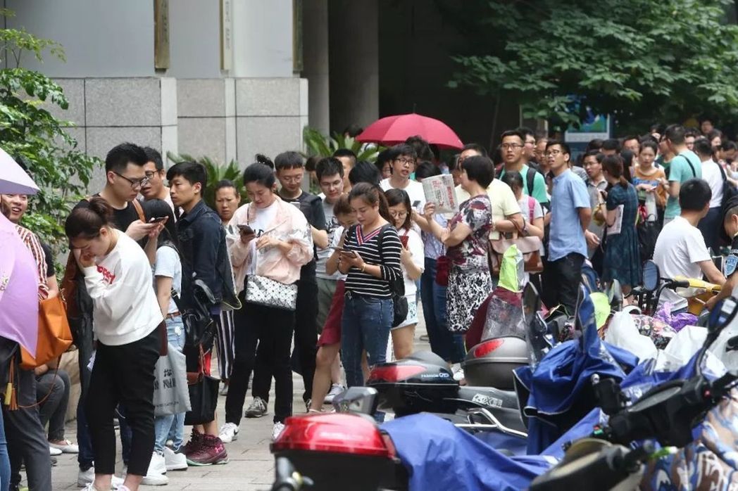 365早報：杭州買房排一公里長隊 騰訊貴州打造中國數(shù)谷