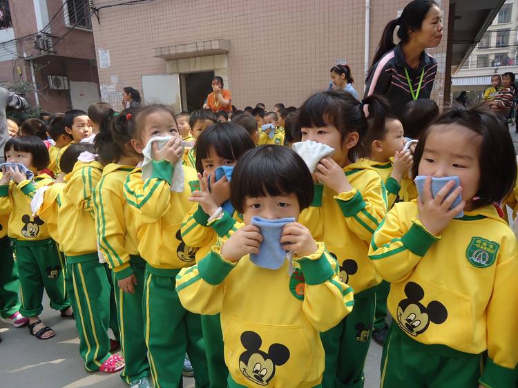 紅黃藍(lán)股價(jià)暴跌原因揭秘：民辦幼兒園上市禁令