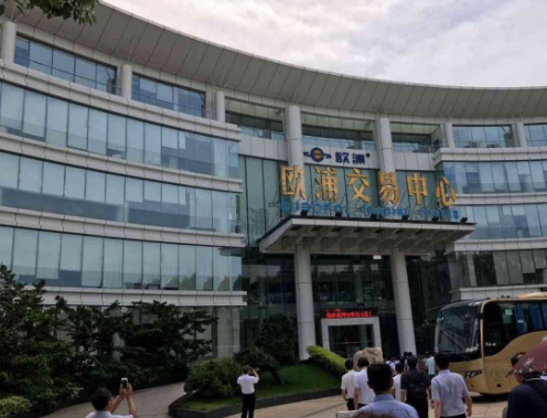 歐浦智網最新消息：討債的客戶和控股股東住一