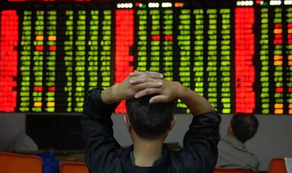 炒股新手必看：17萬股民被坑！從預(yù)盈5億到虧5