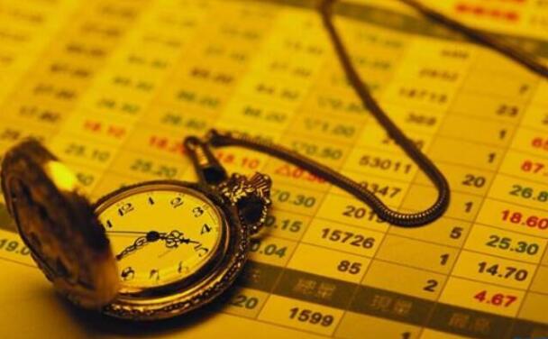 <b>年末股指震蕩 公私募卻齊步加倉</b>