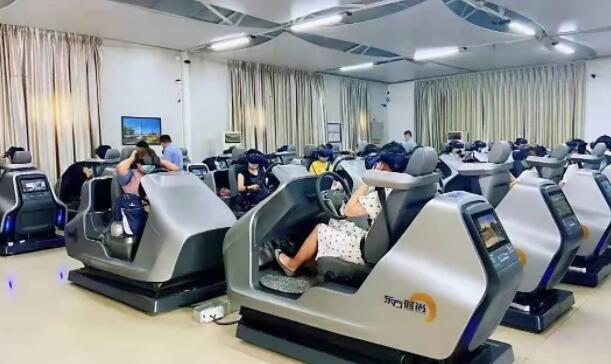 沒落的“駕校第一股”，教人開飛機？