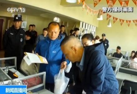 湖北特大薦股詐騙案破：行騙有套路 上崗先背“話術(shù)”手冊(cè)