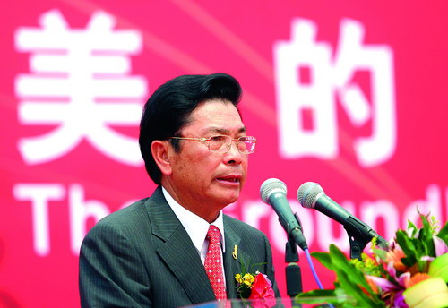深度：套現背后 提款給何氏父子的投資帝國？
