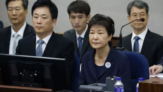 樸槿惠首次庭審 對18項指控罪名作無罪申辯