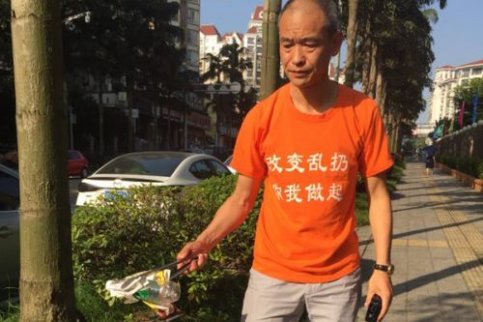 住別墅開豪車，億萬富翁竟愛好撿垃圾？！