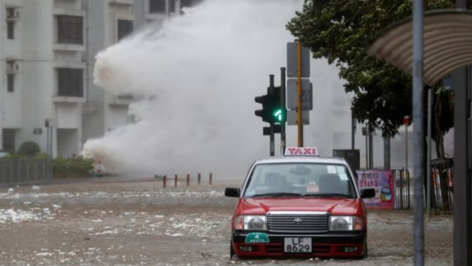 香港臺風(fēng)引發(fā)海水倒灌