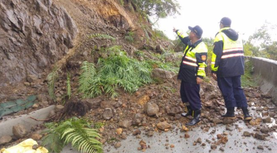 臺灣警方等參與搶通道路