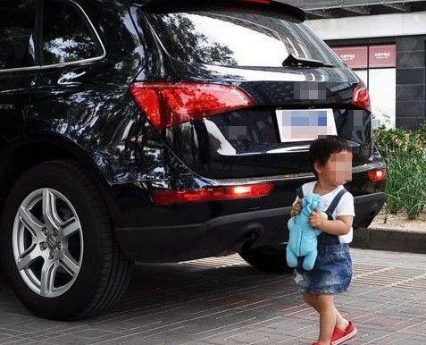 父親駕車撞倒9歲女兒致其死亡 盲區的錯