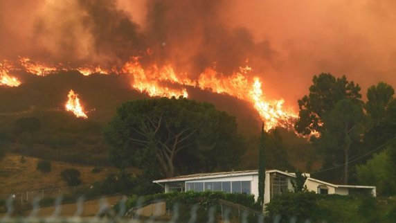 【國際財經】洛杉磯山火爆發　疏散范圍不斷擴