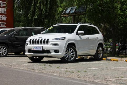 廣汽菲克：Jeep自由光2.4L專業版上市 售24.98萬元