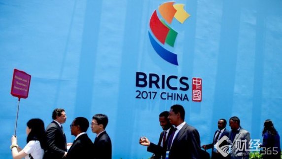 【金磚峰會】習近平會見中外記者