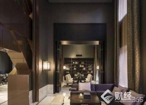 揭秘：高冷周董為她跪地半小時 張藝興住豪宅卻被起訴