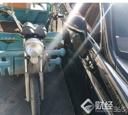 給力！大爺出門撞豪車 善良車主：不用賠 