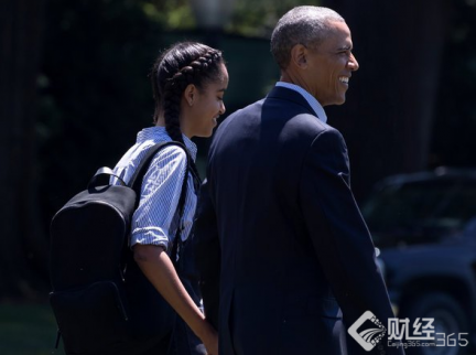 奧巴馬送女兒上大學，回程路上難掩淚水