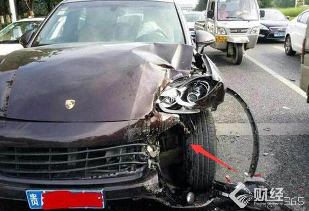 百萬(wàn)豪車撞上國(guó)產(chǎn)吉利 讓車主難以置信的事情發(fā)生了