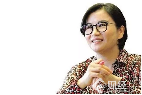 被逼出來的周群飛 從打工妹變身“手機玻璃女王”