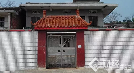 被逼出來的周群飛 從打工妹變身“手機玻璃女王”