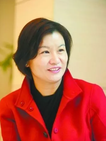 被逼出來的周群飛 從打工妹變身“手機(jī)玻璃女王”