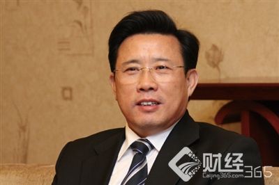 一窮二白變百億首富，“山村窮小子”掌舵三一重工實業報國！